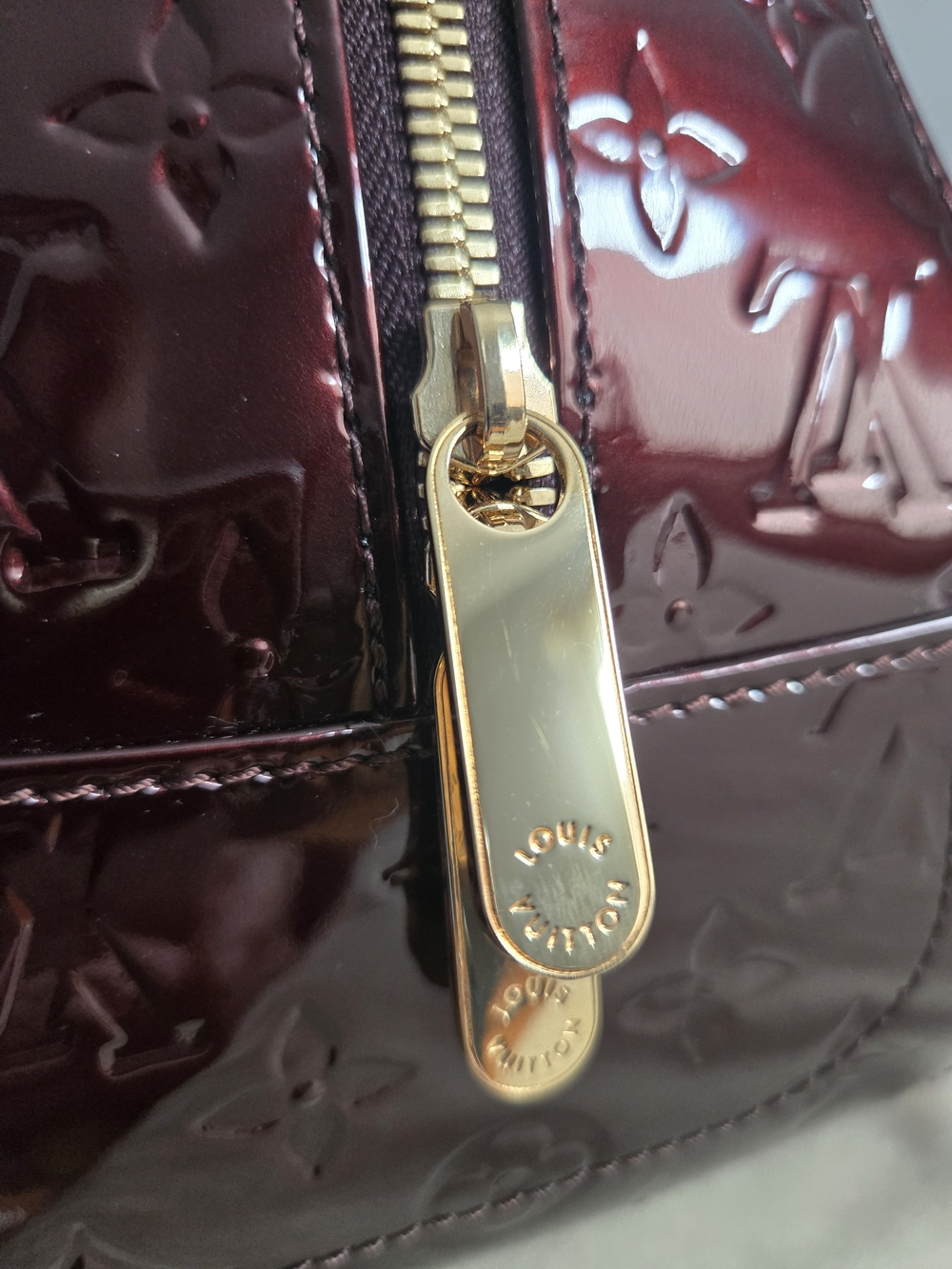 Louis Vuitton Vernis Top-Handle Satchel in Deep Bordeaux and Natural Vachetta - Picture 10 of 12